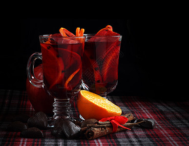 红味葡萄酒 肉桂 玻璃 橙子 苹果 热的 烈酒 冬天图片