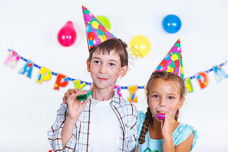 生日派对上的孩子 蛋糕 美丽的 幼儿园 孩子们图片