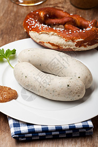 一对巴伐利亚白香肠 盘子 餐巾 甜的 传统的 食物图片