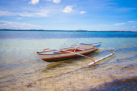 在松绿环礁湖的小型渔船 海洋 蓝色的 海景 风景 水图片