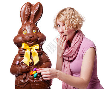 金发女孩偷复活节鸡蛋巧克力兔子的图片