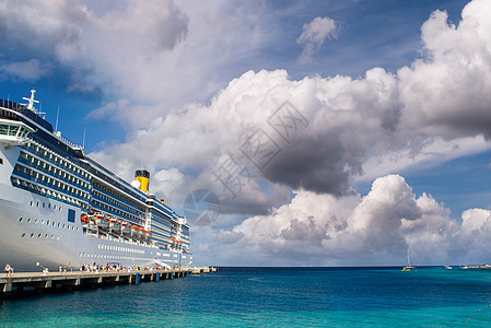 停泊在加勒比港口的游轮 旅行 假期 白色的 蓝色的 美丽的图片