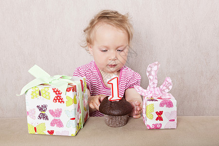 一岁生日 美丽的 迷人的 庆典 礼物 甜点 周年纪念日 纸杯蛋糕图片