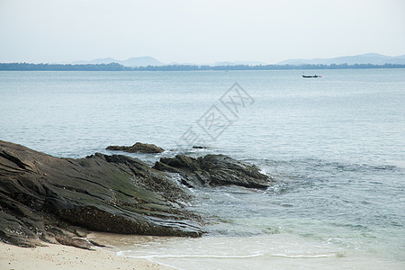 大块的岩石 春天 海景 港口 老的 巨石 海浪图片