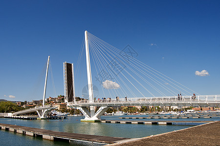 桥 - 意大利拉斯佩齐亚 沿海 海 城市 吊桥图片