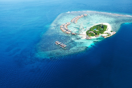 从空中观测到马尔代夫的岛屿和岛屿 别墅 海图片