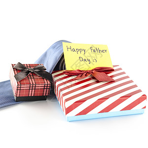 和两个带有卡片标签的礼物盒 写着快乐的父亲日单词 文化 红色的图片