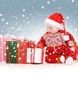 带圣诞礼物的圣塔帮手婴儿 青少年 可爱的 甜的 喜悦图片