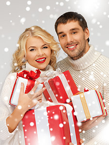 穿着带礼物盒的毛衣的家庭夫妇 绅士 温暖的 雪花图片