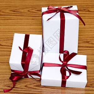 带有红的白色礼品盒 庆典 情人节 圣诞节 展示 礼物 惊喜图片