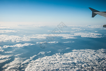 从飞机上空中查看 空气 喷射 客机 旅游 商业 航班图片