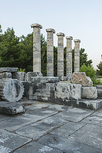 普里埃内柱 老的 假期 古代文明 考古学 古老的 旅行地点 罗马背景图片