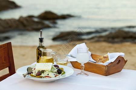 Greek沙拉室外和海面 葡萄酒 岛 地中海图片