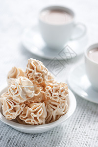 功利 酥皮 优雅 食物 饼干 婚姻 柔和的 杯子 蛋白甜饼图片