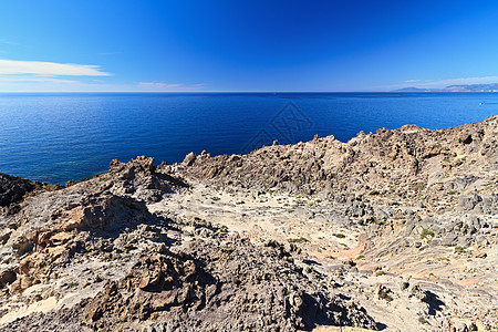 圣彼得罗岛的岩石海岸图片