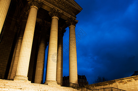 晚上在巴黎的教堂 照明 石头 拿破仑 纪念碑 云 蓝色的图片