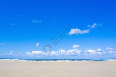 海滩 蓝色的 空的 水 旅行 荷兰语 美丽 天气 云图片