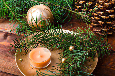 圣诞蜡烛和松针 装饰风格 玩具 浆果 绿色的 假期图片