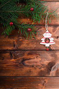 带有松针的圣诞装饰品 边界 木头 闪亮的 礼物 球图片