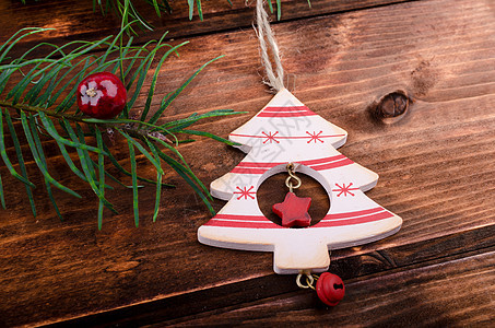 带有松针的圣诞装饰品 松树 木头 浆果 庆典 冬天图片
