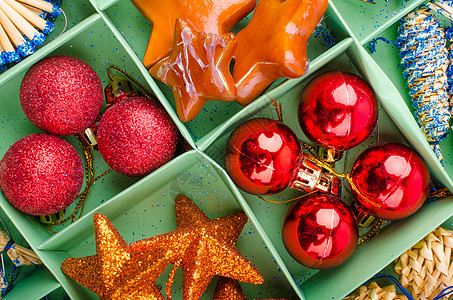 圣诞节装饰品 树 季节 闪亮的 装饰风格 松树 球图片