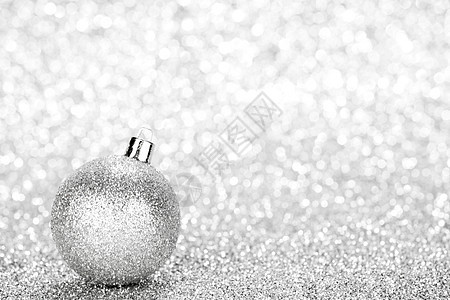 闪闪发光的银色圣诞球 装饰品 节 庆典背景图片