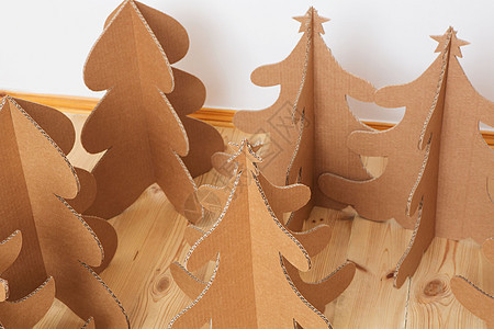 圣诞树纸板做的圣诞树 新年 美丽的 冬天 庆祝 明信片图片