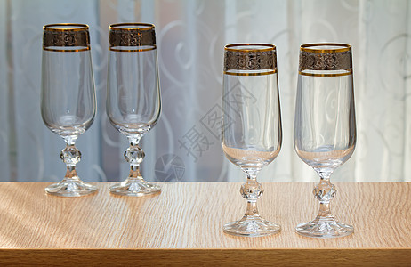 4杯美丽的玻璃杯 水 装饰的 专业品鉴 招待 高的图片