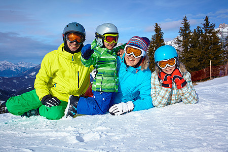 滑雪 阳光和乐趣 成人 太阳 享受 笑 男生图片