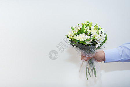 新郎手里的婚礼花束图片