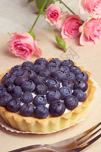蓝莓派 面包店 玫瑰 桌子 浆果 可口 甜的 蓝色的图片