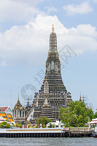 黎明寺 Wat Arun 在Chao Phraya河和Bia上图片