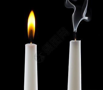 燃烧蜡烛 辉光 发光的 教会 黑暗的 假期 火焰 熄灭图片