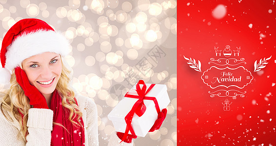 喜悦金发美女和礼物的复合形象 美丽的 圣诞节 冬天图片