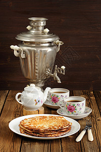 俄式软糖和茶器 配有俄罗斯古老的蒸汽和茶餐具 文化 盘子图片
