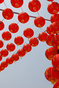 中国红灯笼装饰 镇 繁荣 红色的 节日 传统的背景图片