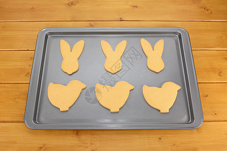 兔子饼干用6个复活节饼干烤盘背景