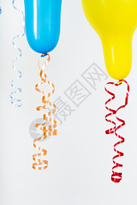 白色背景上不同亮色的气球团Name 粉色的 生日背景图片