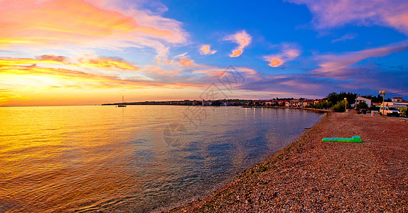 佩特坎海滨金色日落风景背景图片