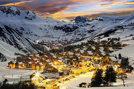 法国阿尔卑斯山滑雪度假胜地 圣珍妮阿维斯图片