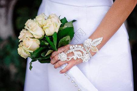 新娘手上的婚礼花束 庆典 浪漫的 叶子 婚姻 珍珠 美丽的图片