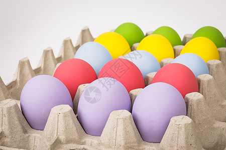 彩蛋多彩的鸡蛋 用于在板箱上节日复活节 心图片