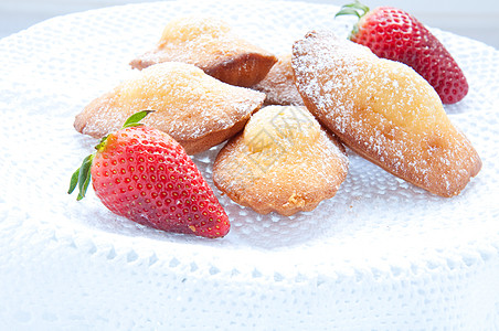 马德琳小型传统法国甜点 配草莓糖 牛奶 美食家图片