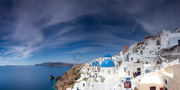 希腊圣托里尼岛奥亚村的蓝色和白色教堂 山图片