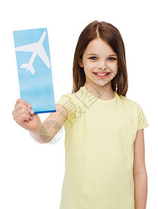 带着飞机票笑笑的小女孩 孩子 放松 登机 手图片