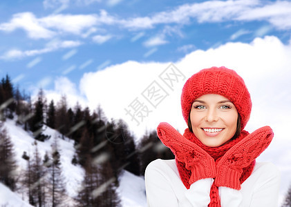 穿着冬衣微笑的年轻女子 健康 丘陵 雪 美丽的图片