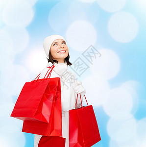 带着红色购物袋微笑的年轻女子 女士 连指手套 十二月图片