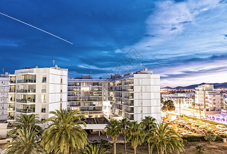 Ibiza 夏季日落时的天际 天空 天线 海岸线图片