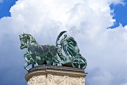 匈牙利布达佩斯英雄广场铁雕像 匈牙利布达佩斯 图片