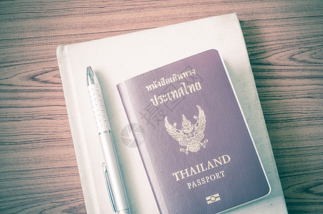 泰籍护照 泰国 世界 铅笔 钱 移民背景图片